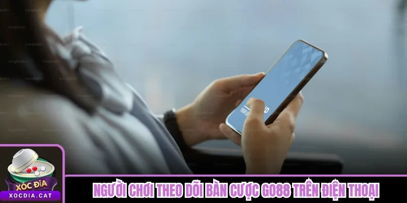 Xóc Đĩa Go88 - Sảnh Live Đông Người Và Mở Bát Nhanh 3 Người chơi theo dõi bàn cược Go88 trên điện thoại
