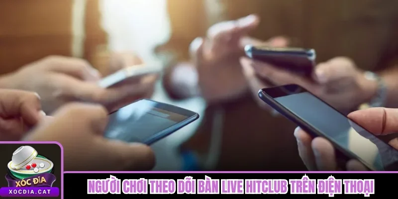 Xóc Đĩa Hitclub - Sảnh Live Tốc Độ Nhanh, Xuống Cược Máu 3 Người chơi theo dõi bàn live Hitclub trên điện thoại